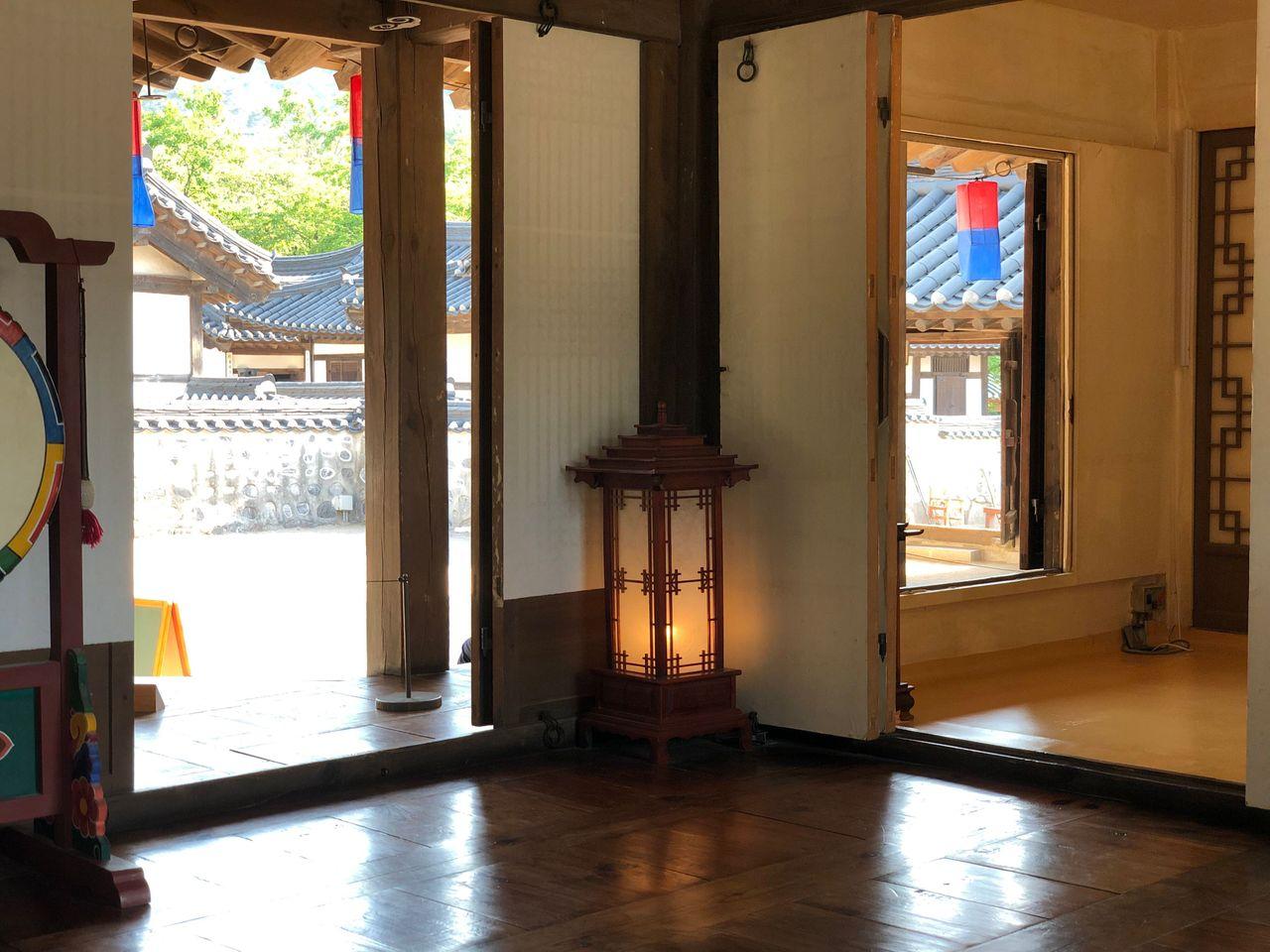 Place where time has frozen; Namsangol Hanok Village, the most beautiful site in Seoul